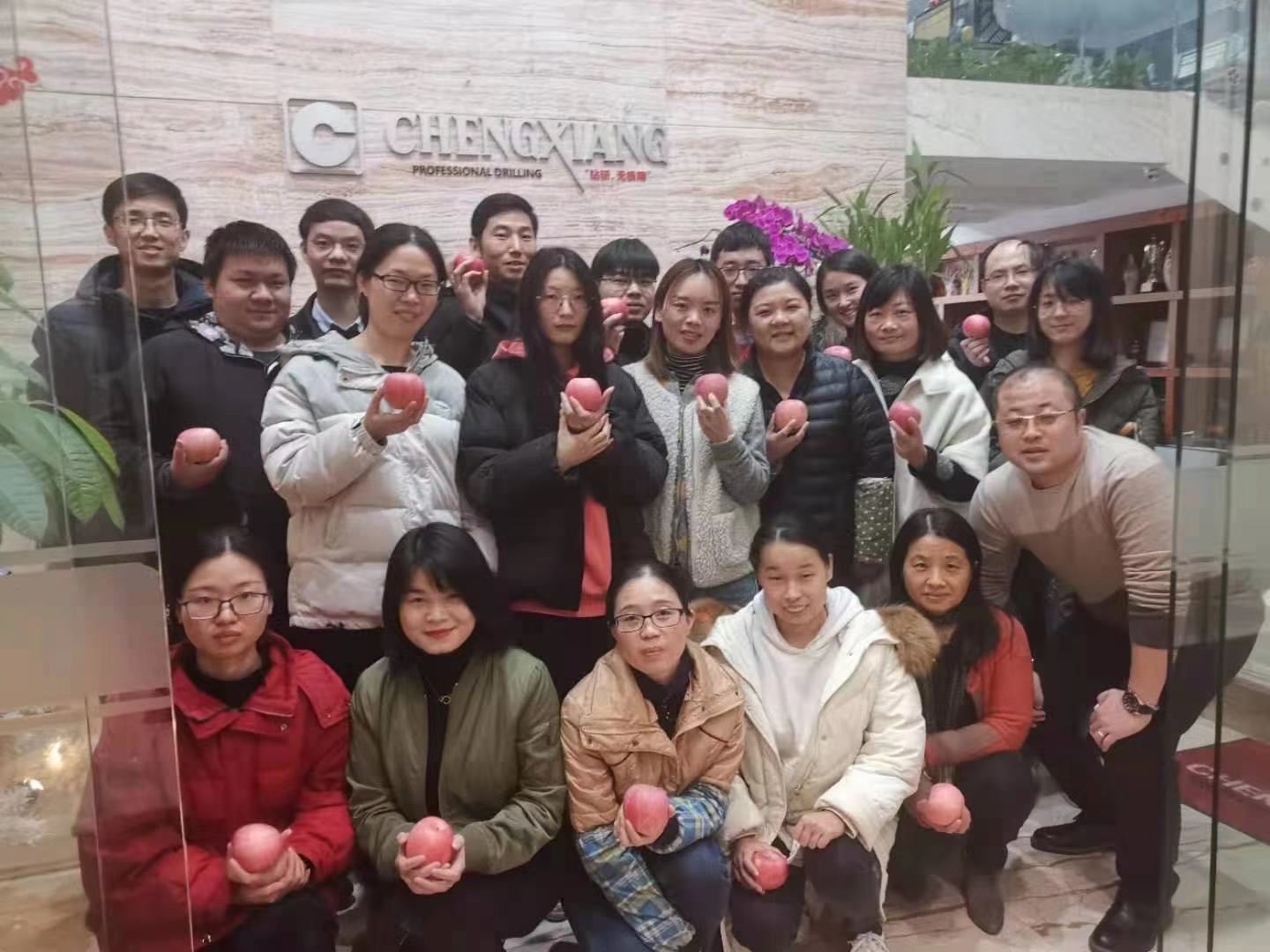 風(fēng)勁帆滿圖新志，砥礪奮進正此時